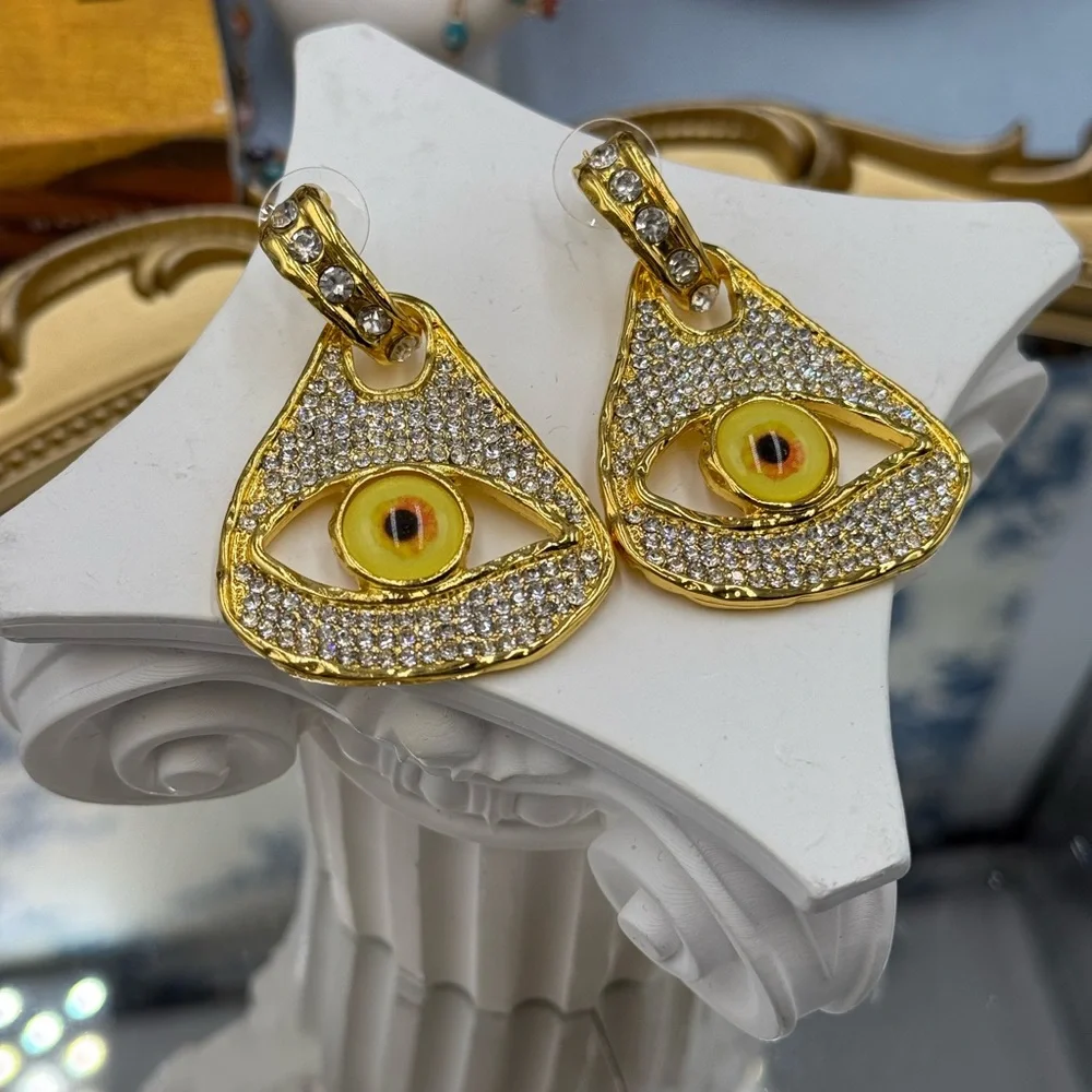 🆕 SCHIAPARELLI for V&A Museum 🧿 Electric Gold Rhinestones Eye Earrings - Picture 6 of 15
